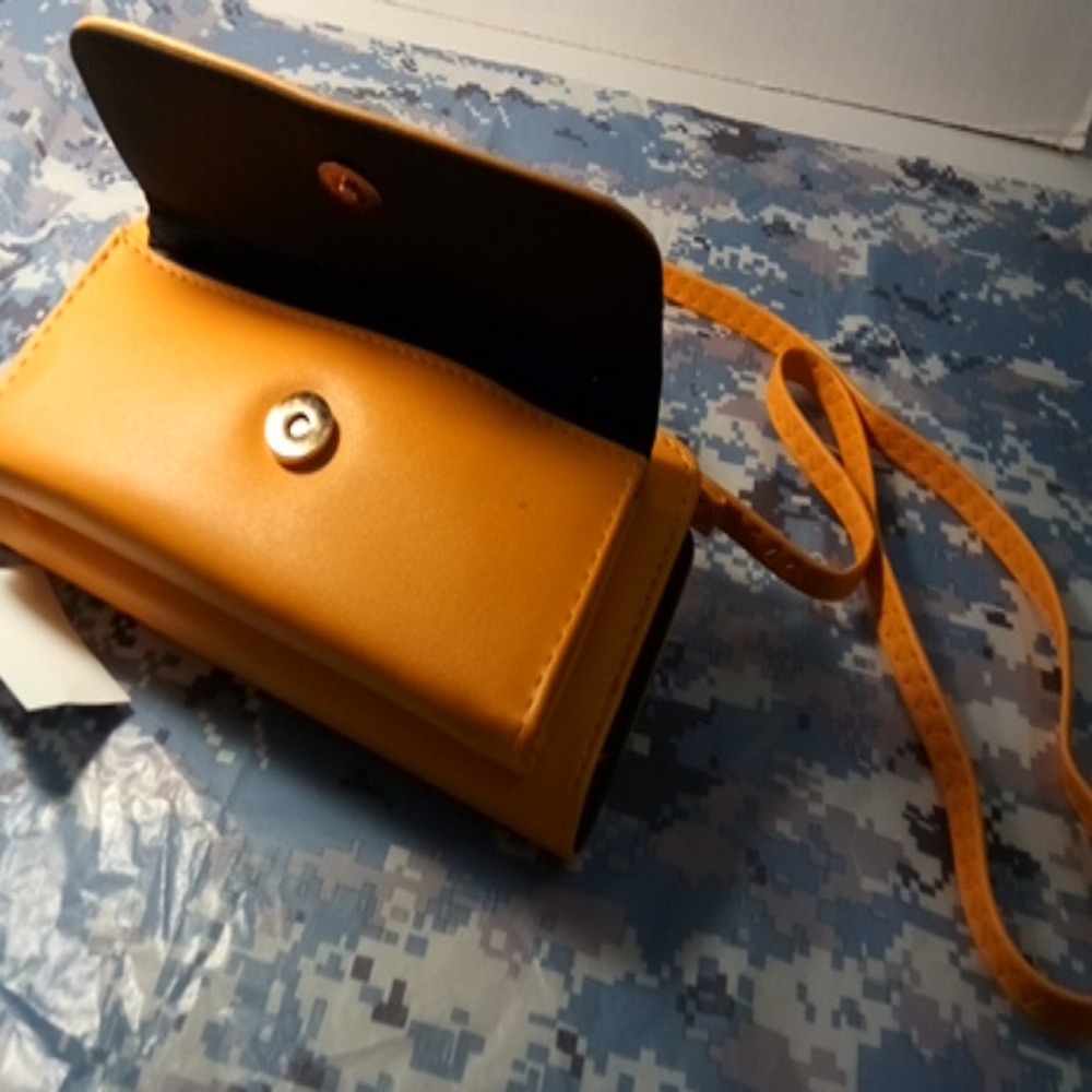 Purse🌻🌻🌻🌻🌻🌻🌻🌻 - Picture 3 of 8